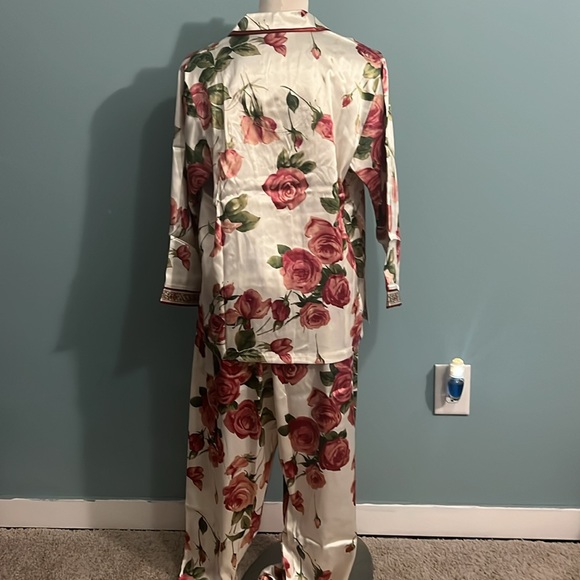 Oscar de la Renta pink label 100% polyester, sleepwear shirt/pants floral print - Picture 8 of 14